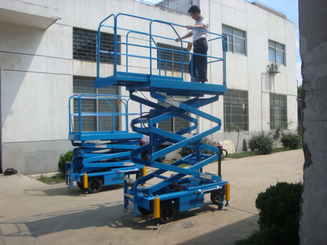 自行式高空作業(yè)臺(tái)